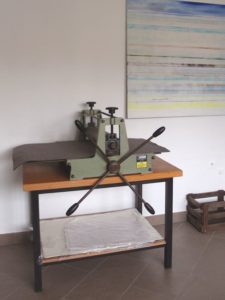 Jetzt neu im Atelier: Eine Druckerpresse für Radierungen. Nach den Sommerferien experimentieren wir mit neuen Drucktechniken.